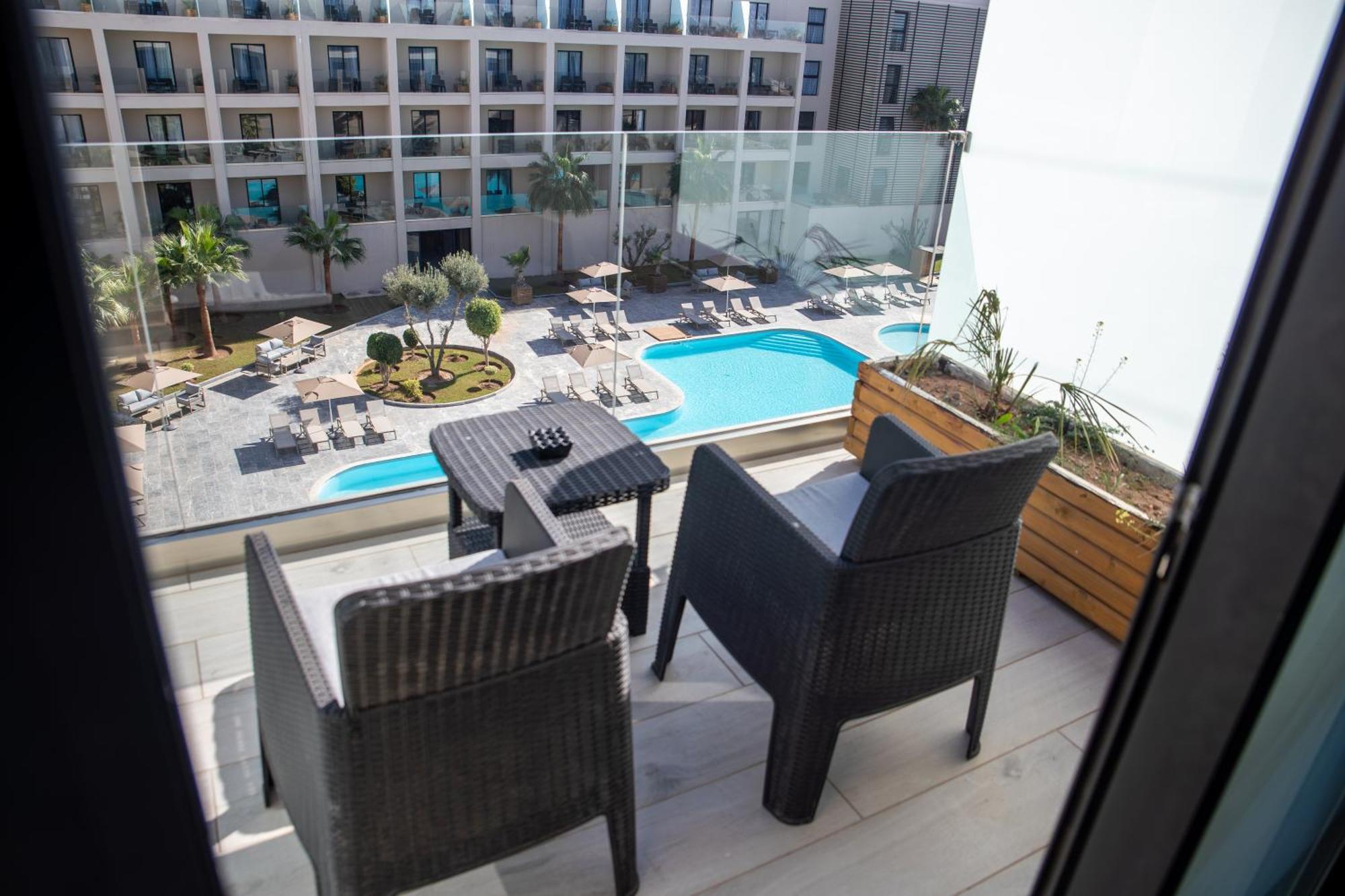 Dominium Palace Агадир Экстерьер фото Balcony of a hotel room