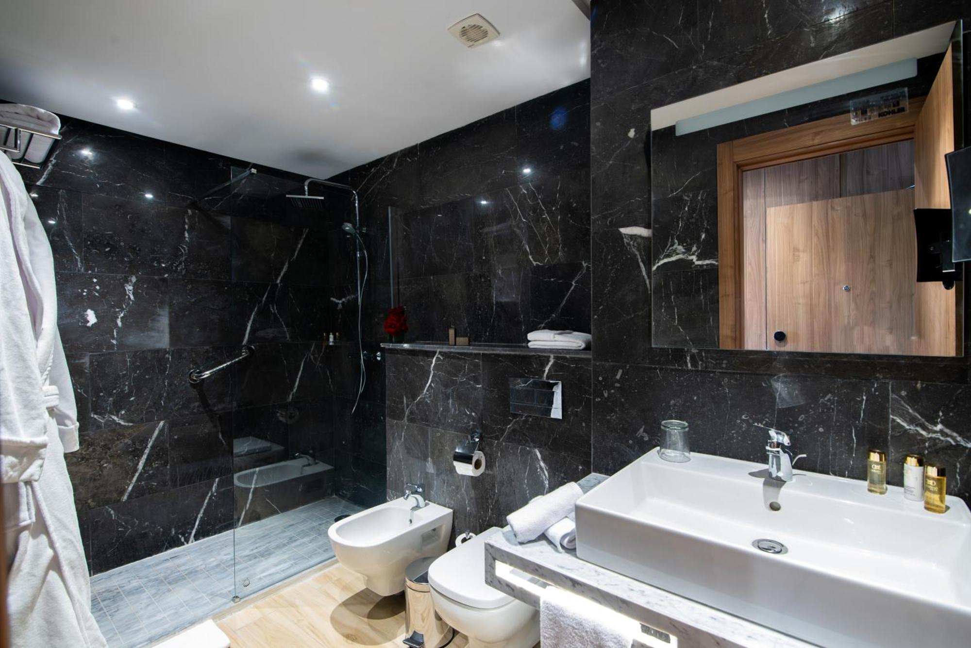 Dominium Palace Агадир Экстерьер фото Bathroom with shower enclosure